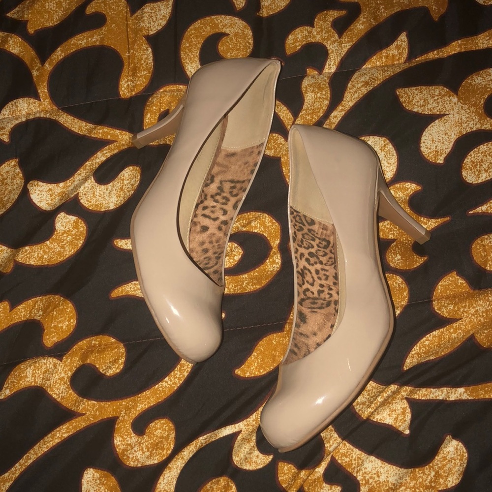 Gorgeous nude patent leather heels ✨✨✨